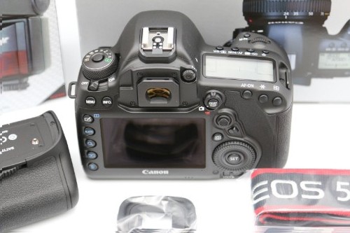 Canon EOS 5D Mark IV DSLR Camera Body Battery Grip Accesories kit, Bundle 4 